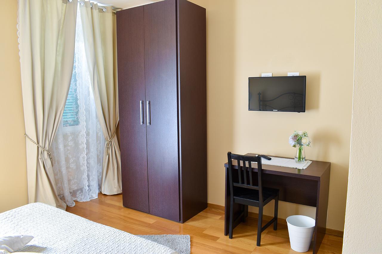 Affittacamere In Piazzetta Sarzana Extérieur photo